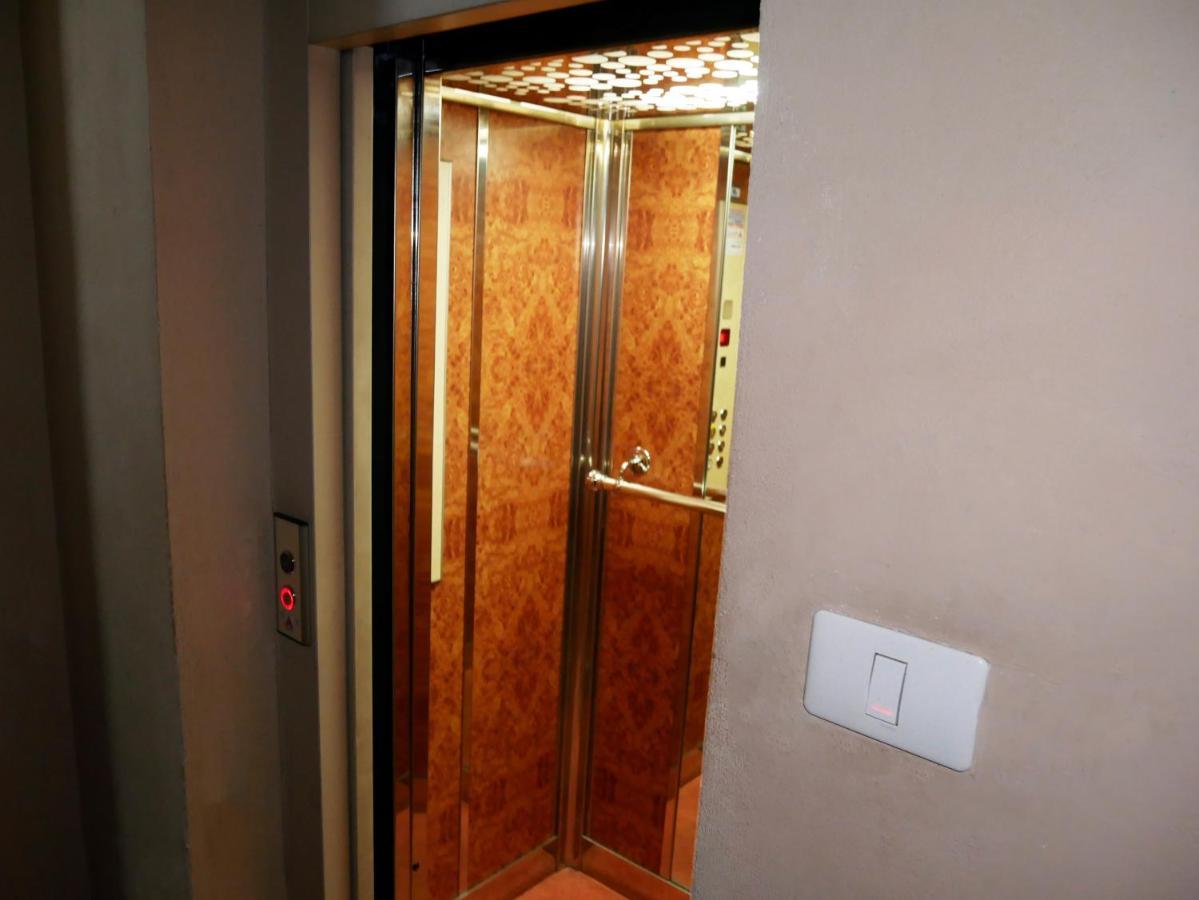 Ninetti Guest House - Apt Centro Storico CTA Exterior foto